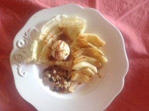 Crêpes with Apples and Caramel Sauce