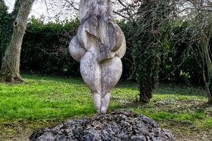 Two Women – Then and Again