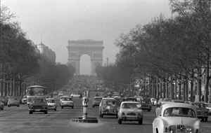 The Ghost Shops of the Champs Elysées