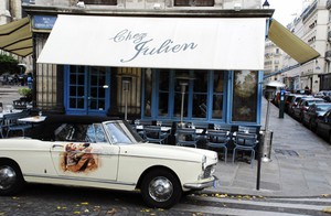 Romantic Sites in Paris: Chez Julien, Eiffel Tower, Seine Quai & Pompidou