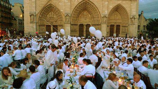 France News Daily: Dinner in White at Louvre and Notre Dame