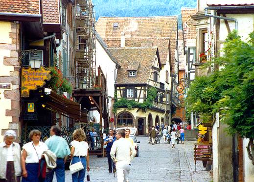 Riquewihr in Alsace: Cremant d’Alsace and Alsatian Wine Tour