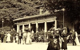 Rosa Bonheur in Buttes Chaumont: Casual, Hip Restaurant & Bar