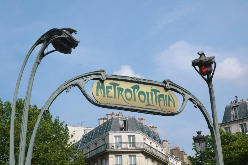 Paris metro sign by John Pannell/Flickr