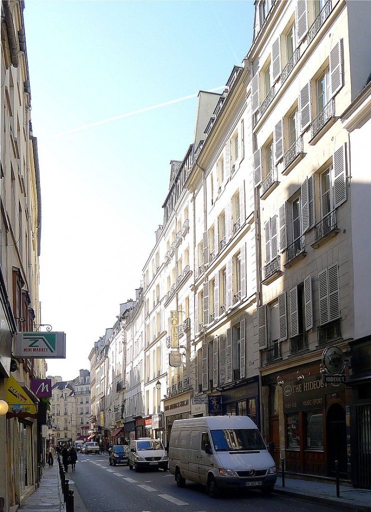 The rue Dauphine today by Mbzt/Wikipedia