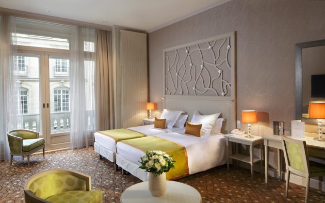 The Splendid Étoile Hotel – Parisian Elegance with a View