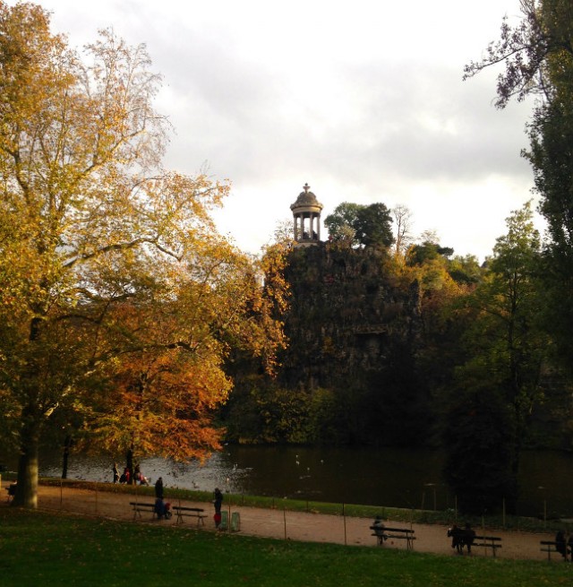 Parc Des Buttes Chaumont Rue Botzaris Paris France 5 Great Walks in Paris | The Paris Outdoors