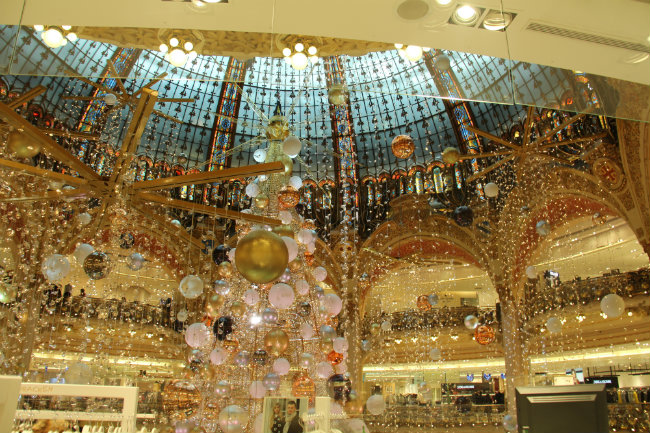 magical christmas tree at galeries lafayette