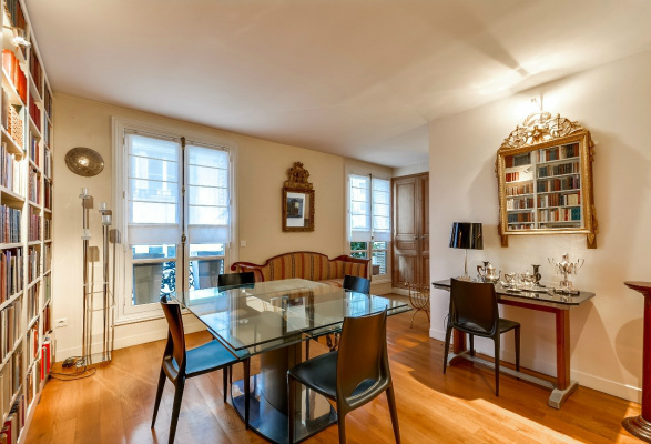 Haussmannian apartment for sale in the 8th