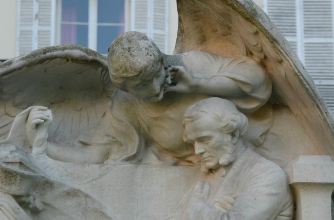 Art in Unexpected Places: Angels in the Gardens of Paris