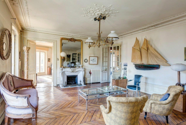 Apartment for sale in the Upper Marais