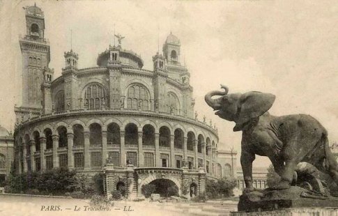 Elephant statue at the Trocadéro
