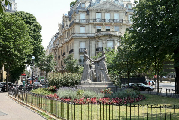 Avenue Montaigne In Paris, île De France, France For Sale (13021177)