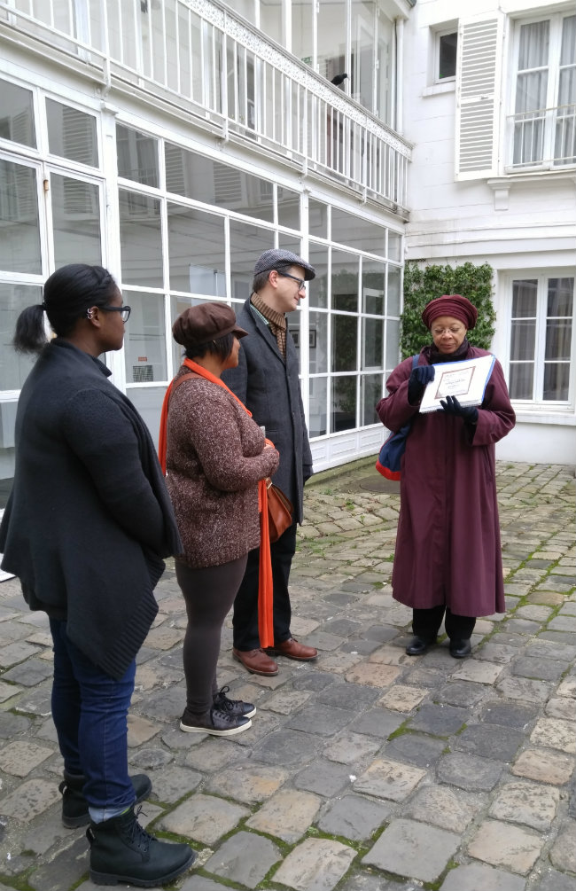 Monique Wells leading a tour