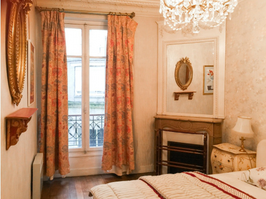 one-bedroom apartment for sale in Montmartre