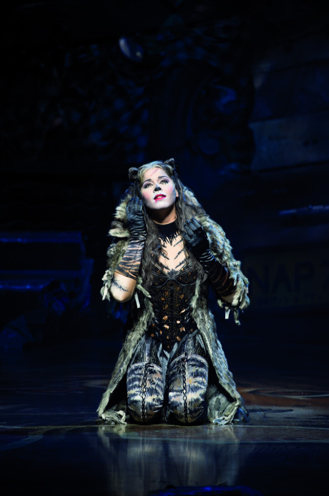 Chimène Badi in the role of "Grizabella," Cats at the Théâtre Mogador