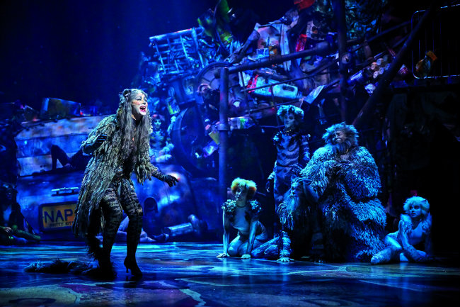 Broadway with a French Accent: A “Cats” Production in Paris