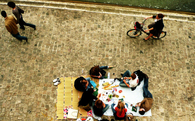 How to Enjoy a Perfect Parisian Picnic