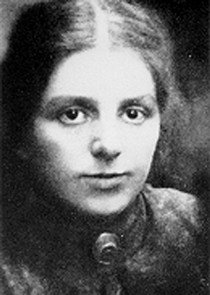 Photo of Paula Modersohn-Becker, 1904.