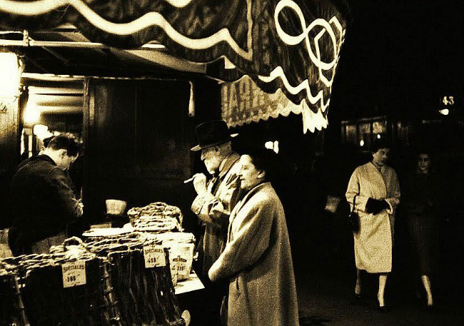 Paris late night snack, Paris (Photograph by Maurice Sapiro, 1956)