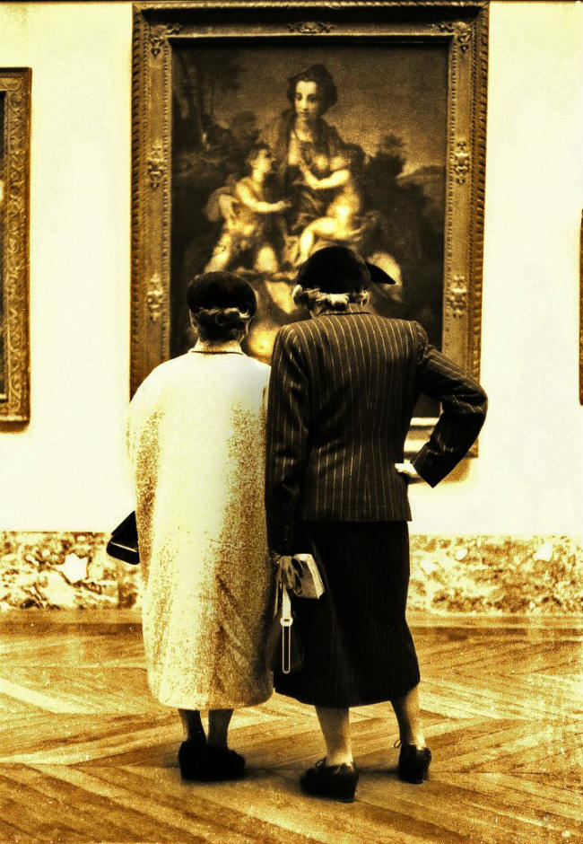 Critics at the Louvre, Paris (Photograph by Maurice Sapiro, 1956)