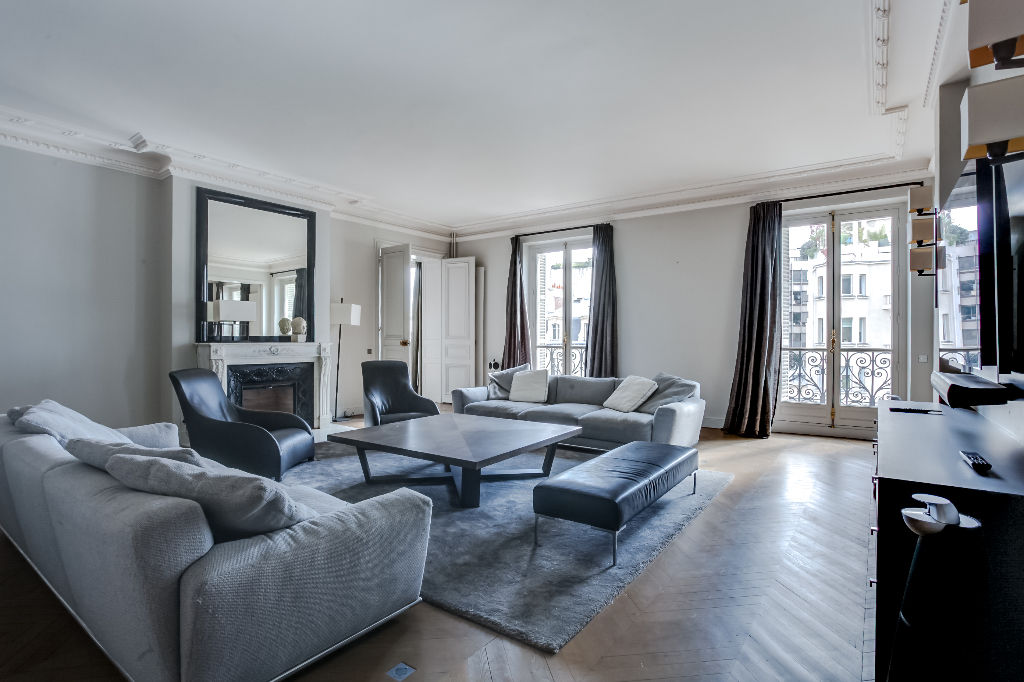 Paris Property Stunning Flat for Sale on the Avenue Hoche