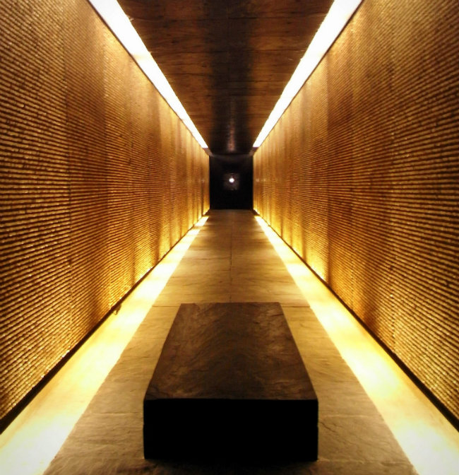 Mémorial des Martyrs de la Déportation: Stone Walls, Black Iron and the Seine