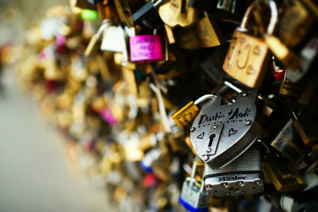 Paris “Love Locks” to be Auctioned for Charity