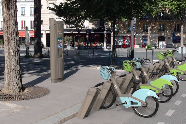 Biking in Paris: The Scoop on the New Vélibs