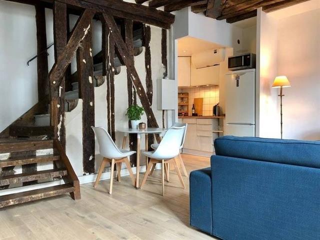 For Sale: Charming Duplex of 68 square meters, a House in Paris