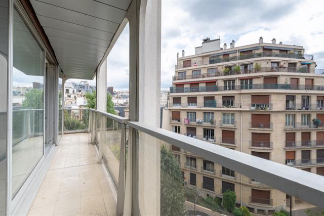 For Sale: Sunny Apartment in the 16th with Balcony