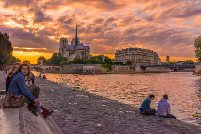 Outdoor Dining and Cruises