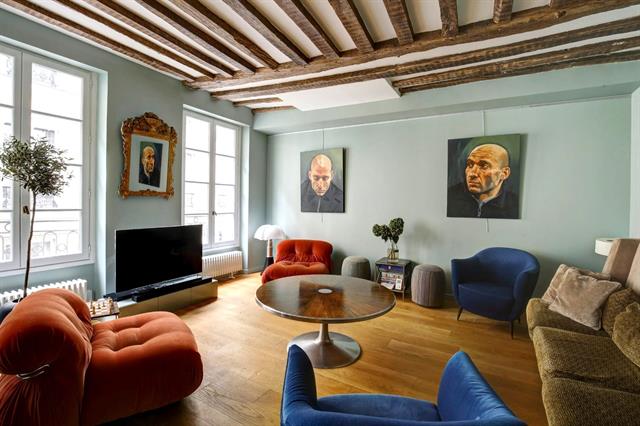 For Sale: Charming Apartment on Rue de Verneuil in Saint-Germain-des-Prés