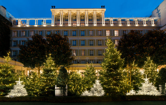 Don’t Miss the Spectacular Christmas Decorations at Paris Hotels