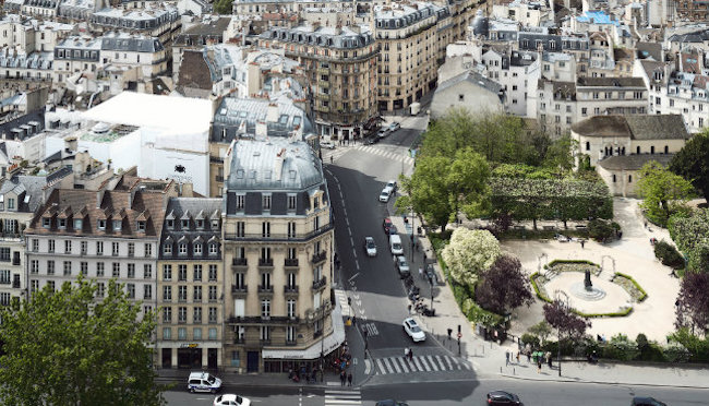 How Not to Be a Tourist in Paris