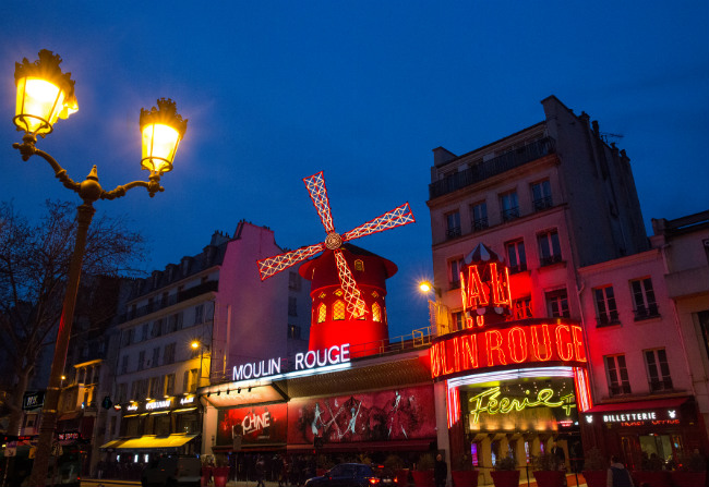 Windmills and Wine: A Moulin Rouge Themed Walking Tour of Montmartre
