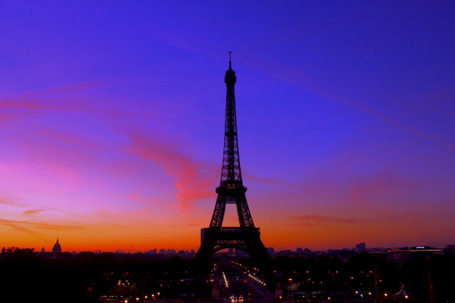 The Eiffel Tower Celebrates 130 Years Here S What S New In 19 Bonjour Paris