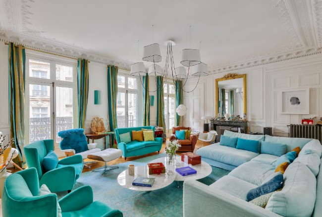 For Sale: Grand Family Apartment in the 8th Arrondissement