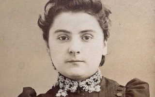 Murder and Mystery in Paris: The Body in the Trunk