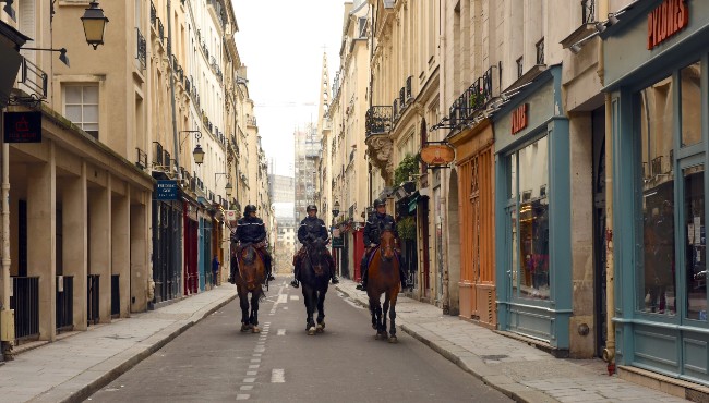 Quartier Postcards: What Paris Looks Like under Lockdown