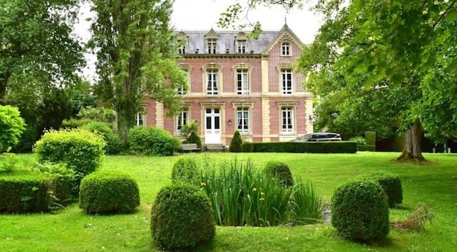 For Sale: Beautiful property with landscaped park just 1 hour from Paris