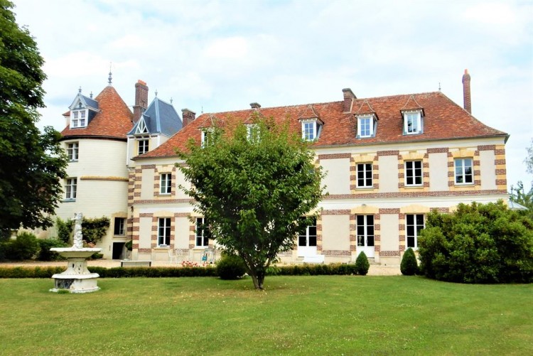 chateau for sale outside Paris