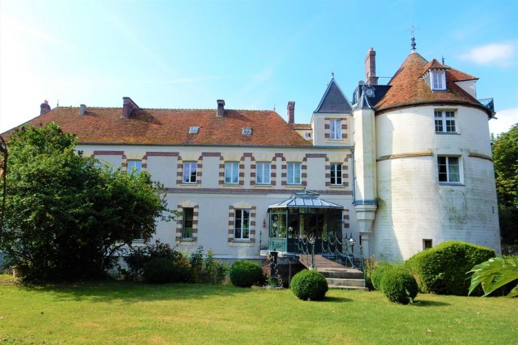 chateau for sale outside Paris