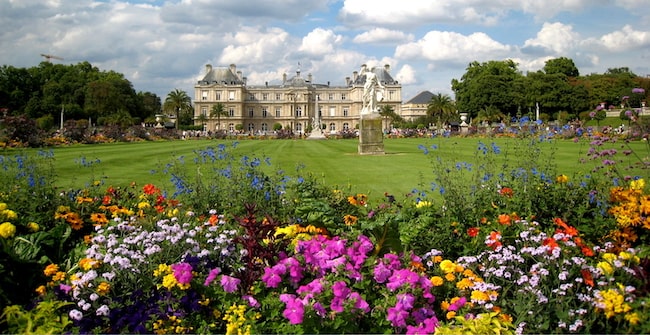 20 Queens at the Jardin du Luxembourg