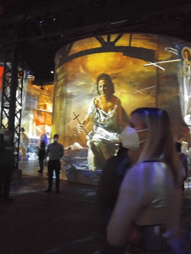 Salvador Dali At The Atelier Des Lumieres Bonjour Paris