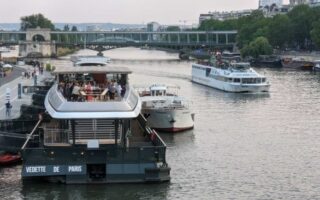 Francette: Dine on the Seine with Eiffel Tower Views