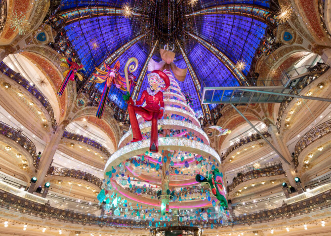 Christmas Windows at Paris Department Stores | Bonjour Paris