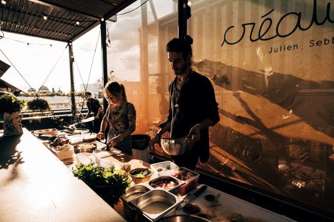 Open kitchen at Créatures