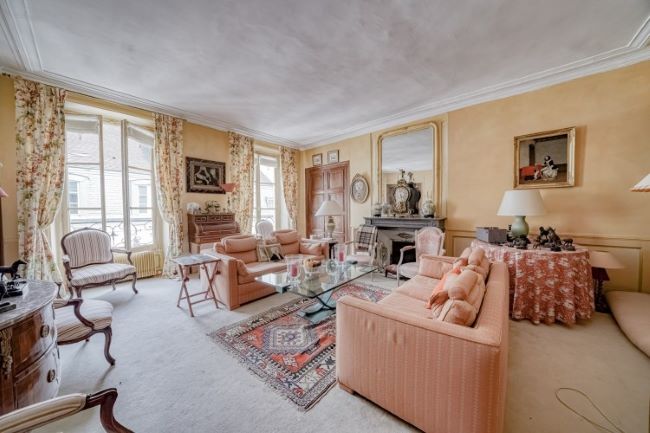 2 bed apartment on on Rue Monsieur Le Prince