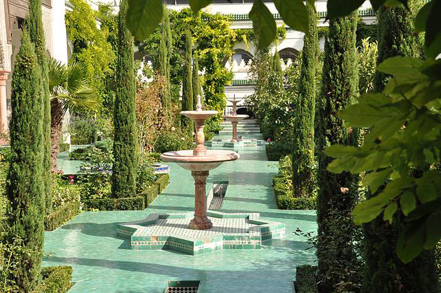 Fountains and courtyard garden in Grande Mosquée de Paris